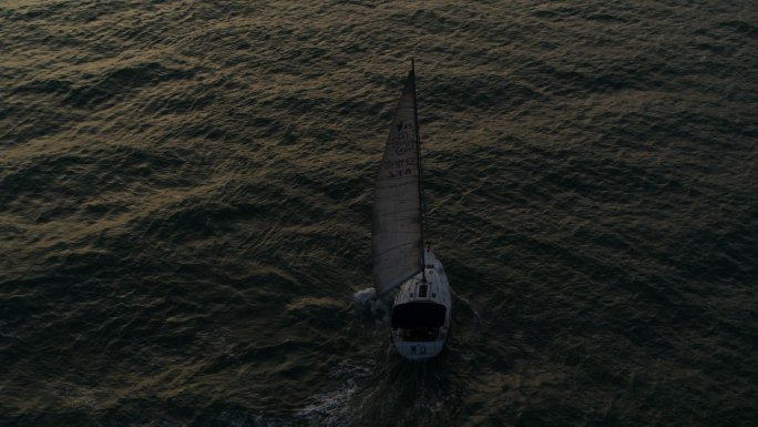 海边 夕阳 帆船 起航 摇摆