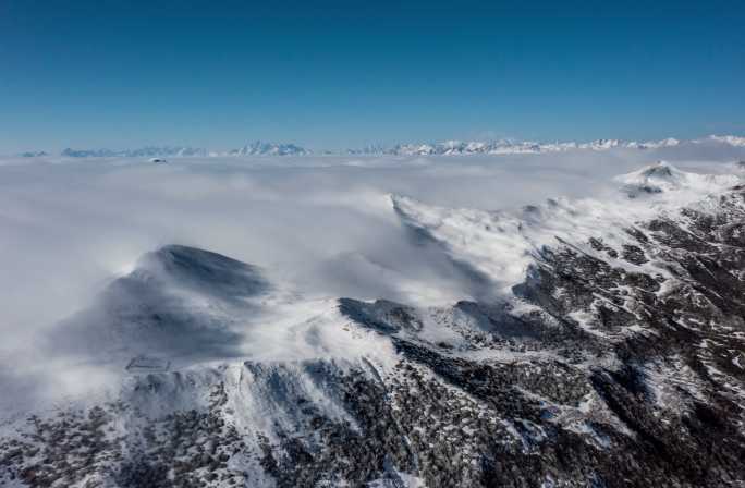 大气航拍雪山云海延时片头片尾素材