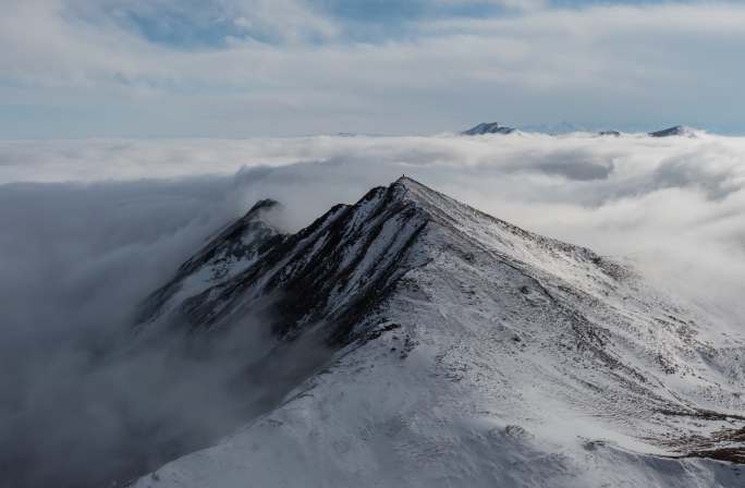 大气航拍雪山云海延时片头片尾素材