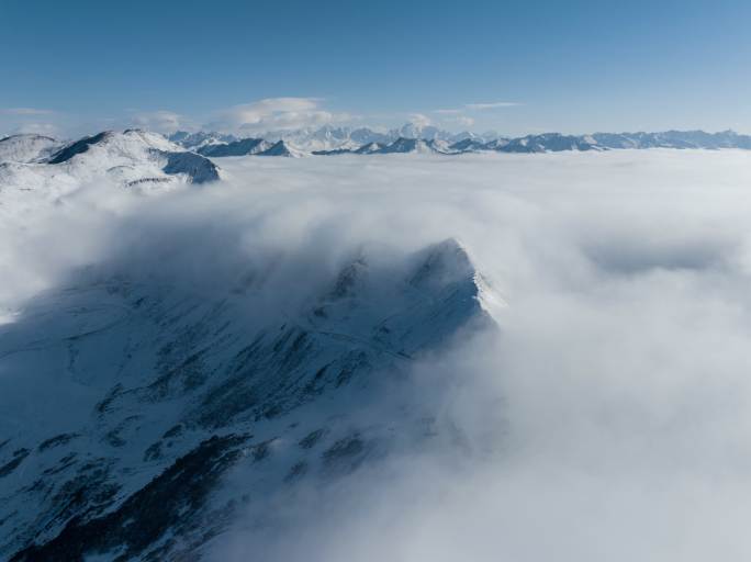 大气航拍雪山云海延时片头片尾素材