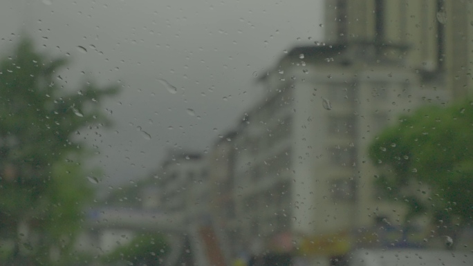 车窗雨滴