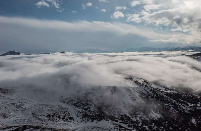 大气航拍雪山云海延时片头片尾素材