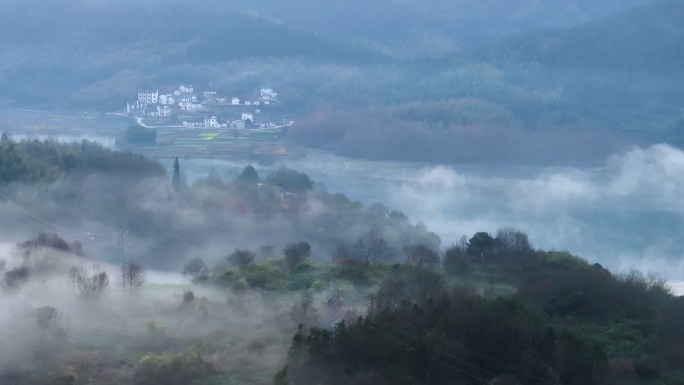 清晨云雾下的山村