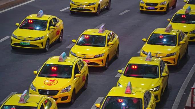 重庆机场黄色出租车1