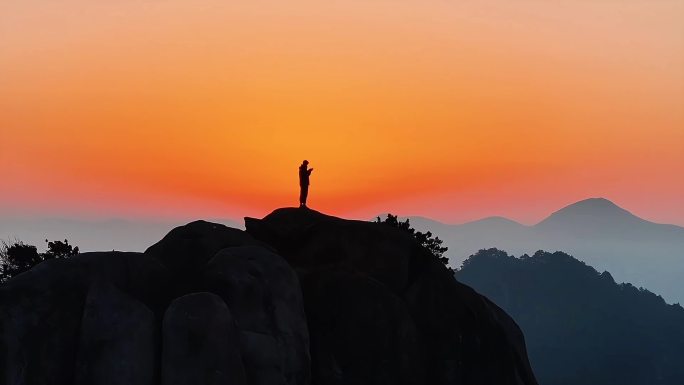 日出登上航拍摄影师