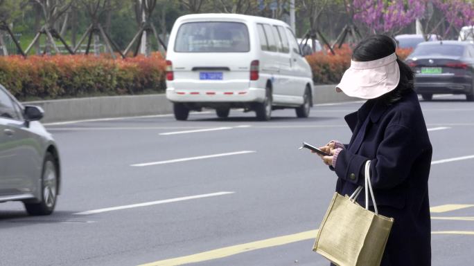 通勤的路上车来车往