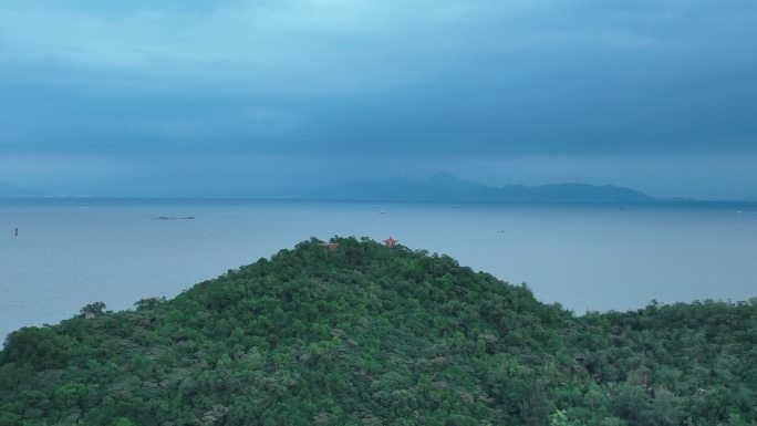 阴天山峰大海航拍山海森林树林