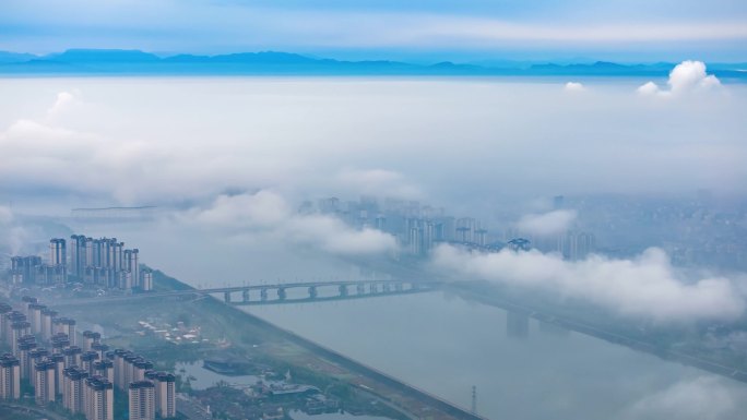 云雾中的眉山东坡城区一桥大范围航拍延时