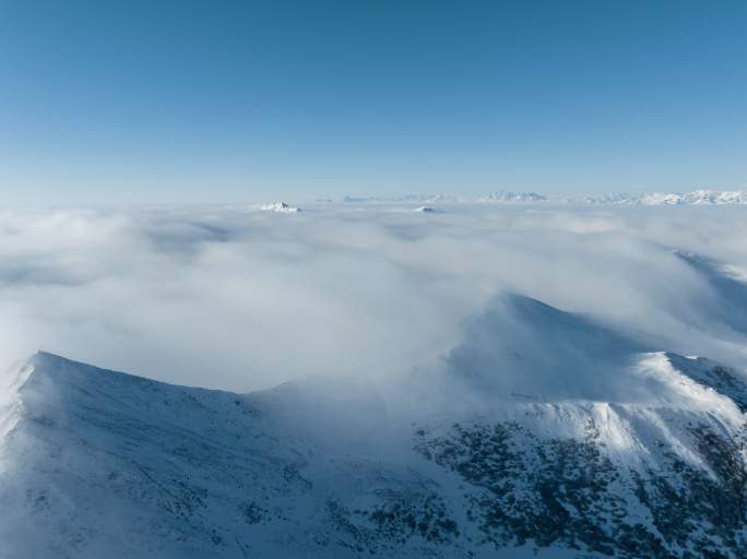 大气航拍雪山云海延时片头片尾素材