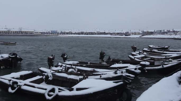 雪中的渔船