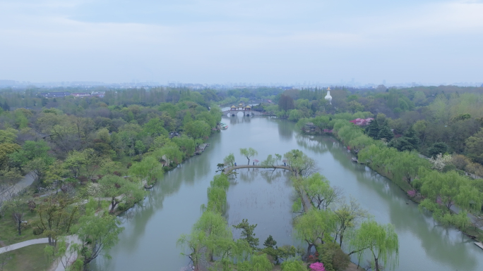 航拍烟雨江南扬州瘦西湖名胜风景区