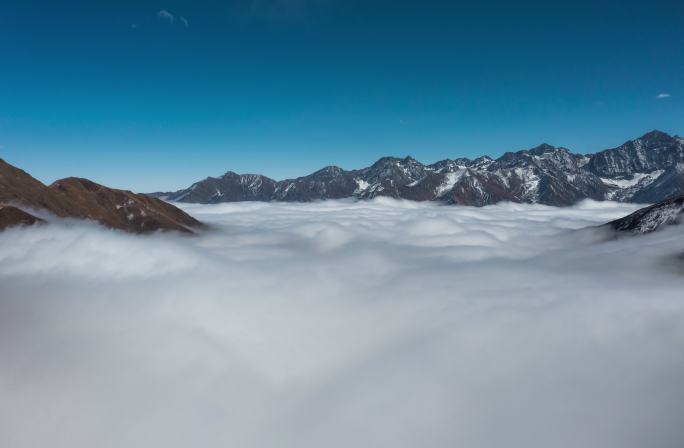 大气航拍雪山云海延时片头片尾素材