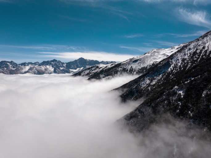 大气航拍雪山云海延时片头片尾素材