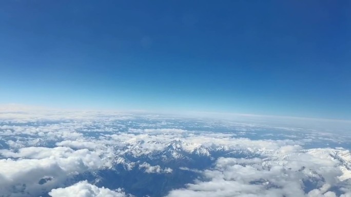 飞机上看天空