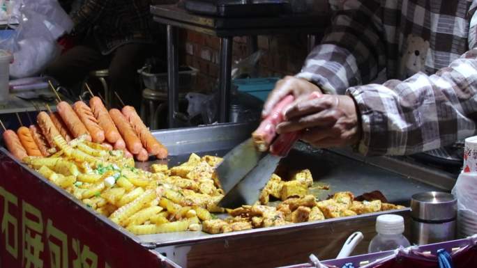 小吃节美食街宵夜夜宵摆摊烧烤生蚝烤串