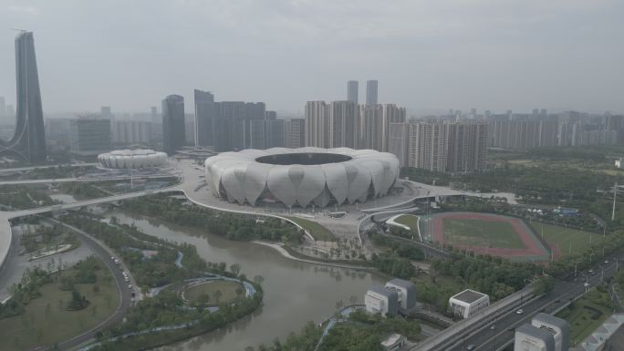 航拍杭州亚运会奥体中心与杭州之门城市风光