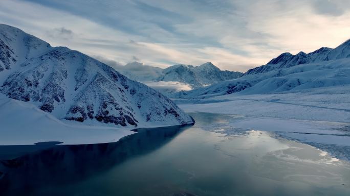 新疆帕米尔高原昆仑雪山白沙湖日出航拍
