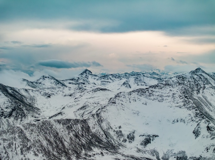 大气航拍雪山云海延时片头片尾素材