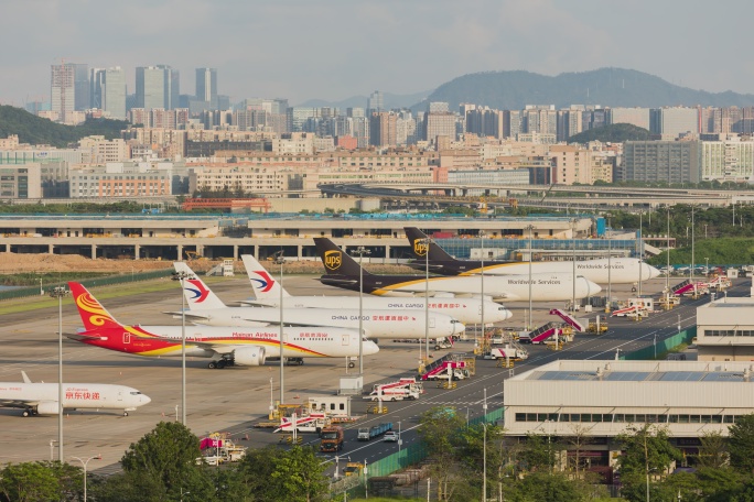 深圳机场货机机坪与宝安城市风光延时摄影