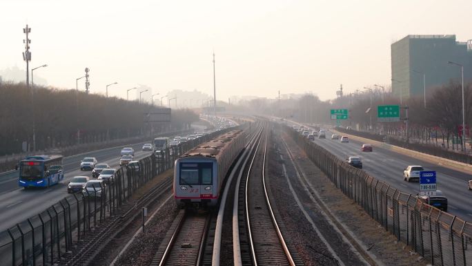 北京城市地铁车流空气污染雾霾