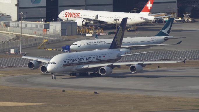 新加坡航空空客A380在香港机场降落起飞