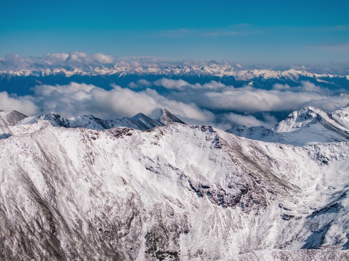 大气航拍雪山云海延时片头片尾素材