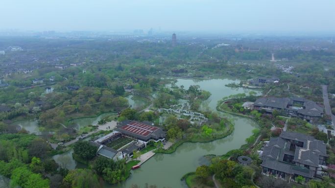 航拍烟雨江南扬州瘦西湖风景区