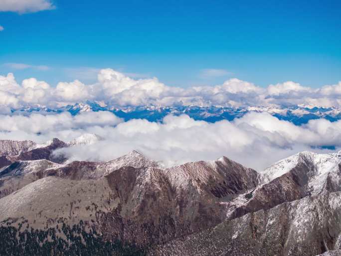 大气航拍雪山云海延时片头片尾素材