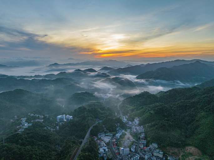 南昆山大景山区云雾风起云涌日出延时摄影