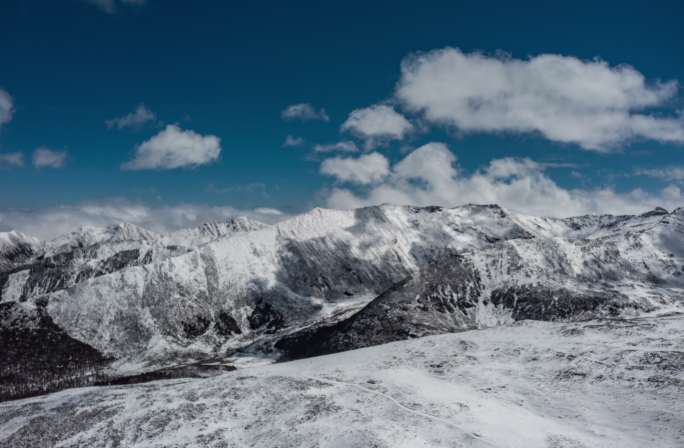 大气航拍雪山云海延时片头片尾素材