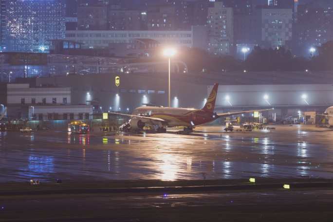 雨中旅客下飞机延时摄影