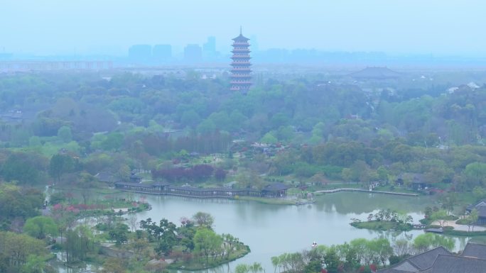 航拍烟雨江南扬州瘦西湖风景区