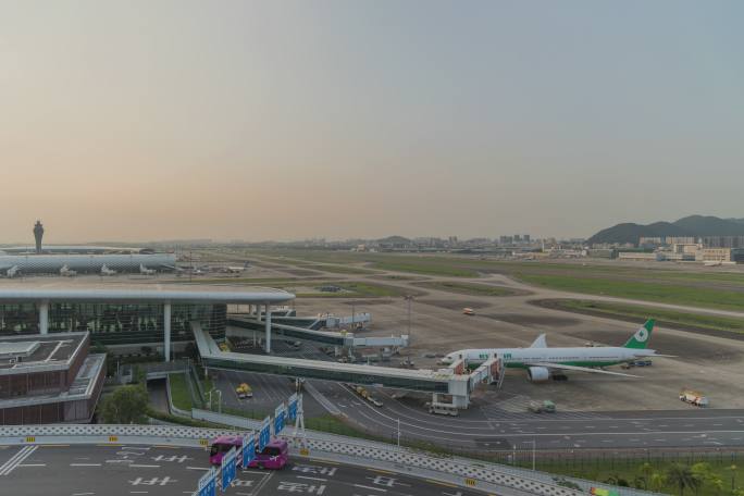 台湾中华航空和长荣航空在深圳机场延时摄影