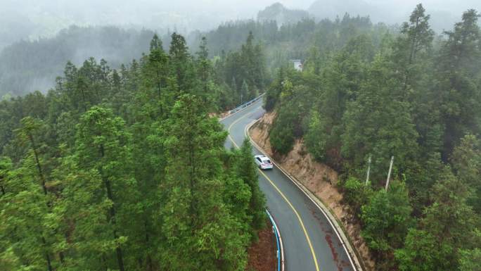 汽车行驶在大山里 乡村道路 4k航拍