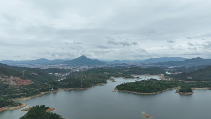 阴天农村水库乡村山村森林山峰生态环境航拍