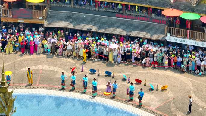 傣族泼水节祭水仪式迎圣水