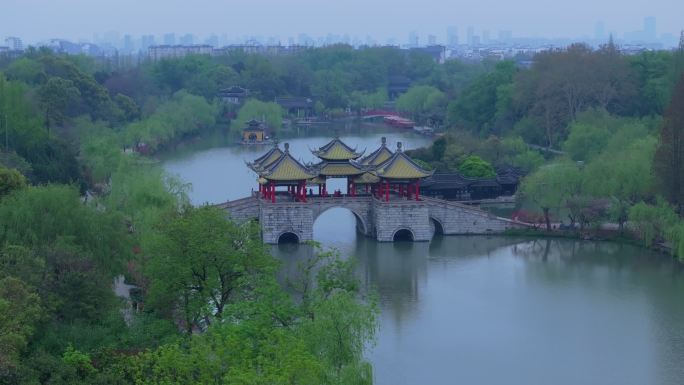 航拍烟雨江南扬州瘦西湖风景区