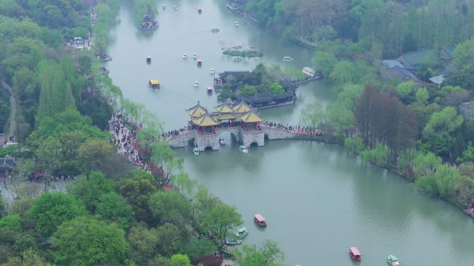 航拍烟雨江南扬州瘦西湖风景区