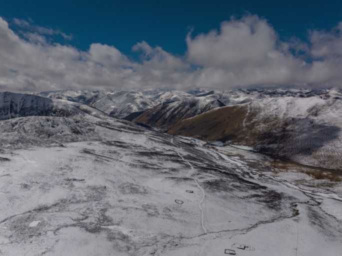 大气航拍雪山云海延时片头片尾素材