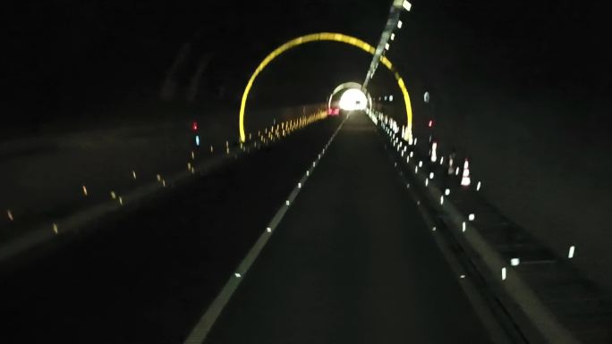高速公路隧道公路道路隧道车流光流穿越行驶
