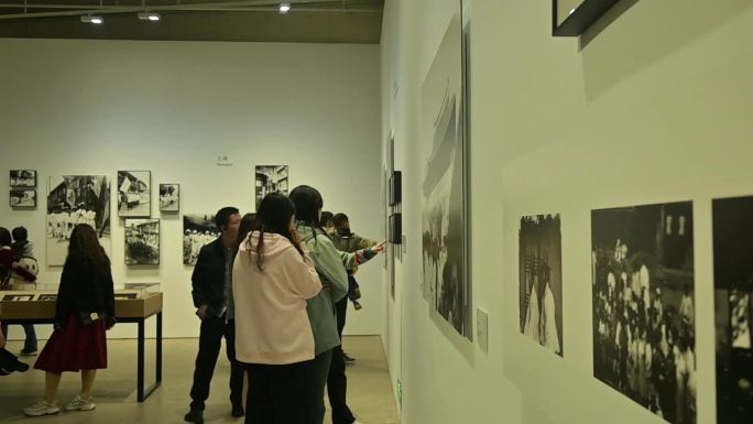 长沙谢子龙影像艺术馆，参观人群