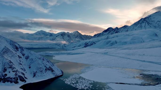 新疆帕米尔高原昆仑雪山白沙湖日出航拍
