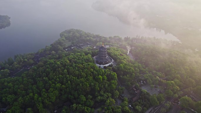 云雾水墨西湖 雷峰塔日出