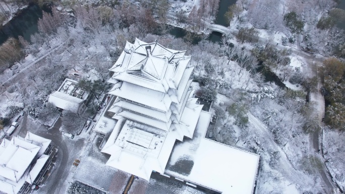 4K济南超然楼古建筑雪景航拍视频