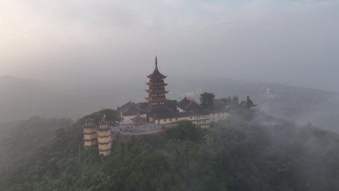 晨雾中的南通狼山