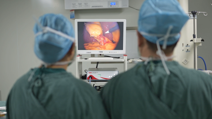 腹腔镜手术治疗医院手术室医生做手术