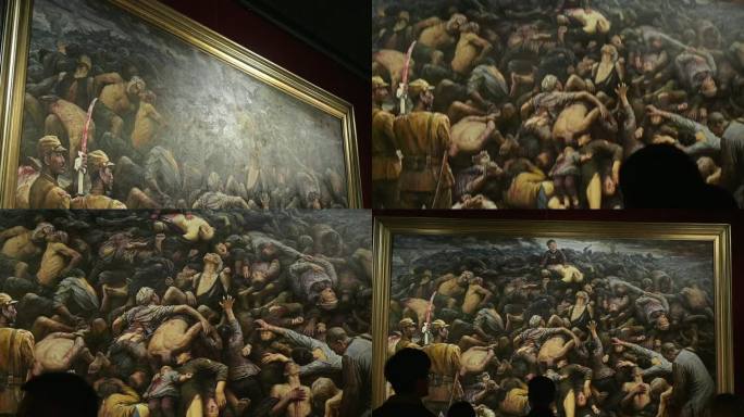参观南京大屠杀油画的游客，李自建美术馆