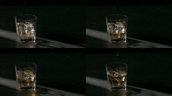 威士忌倒入酒杯2
