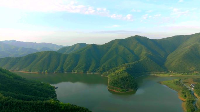 航拍山区大山水库竹林高原胡泊