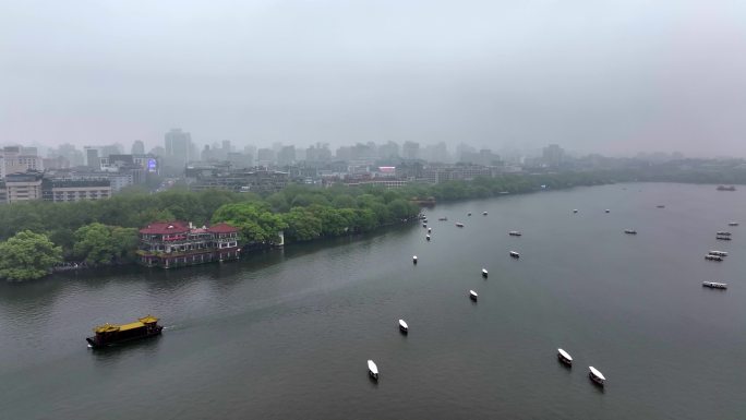 雨中西湖游船航拍